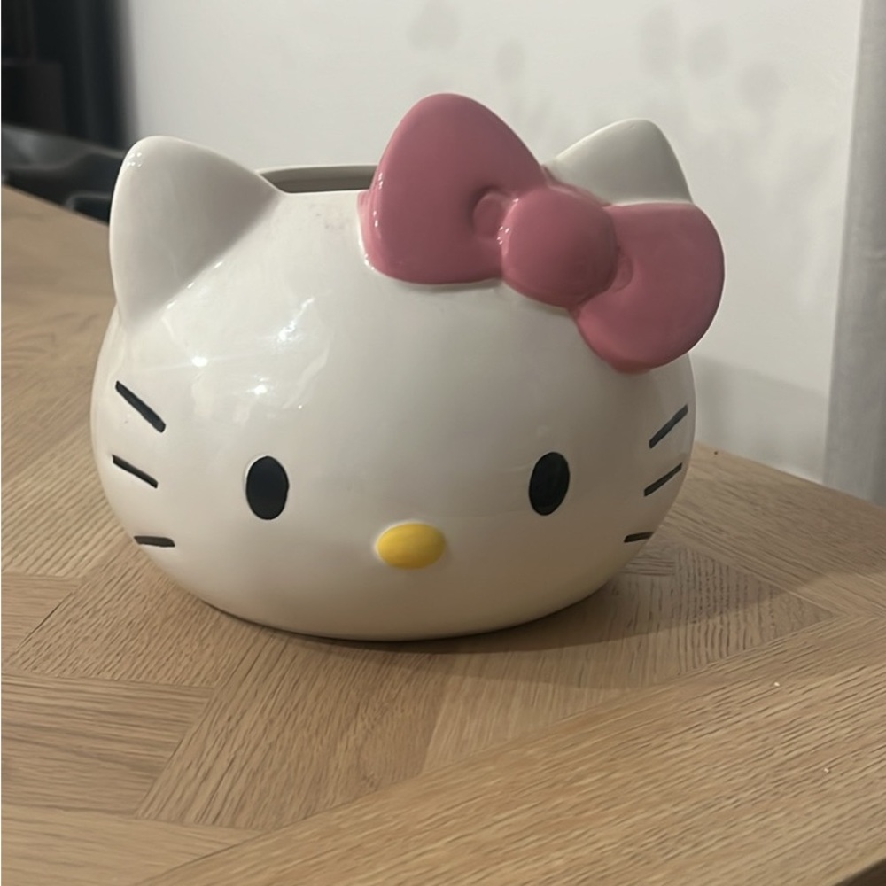 Hello Kitty White Ceramic Head with Pink Bow